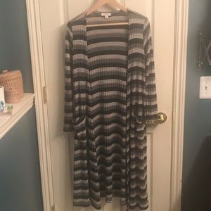 LuLaRoe Sarah duster. Size S